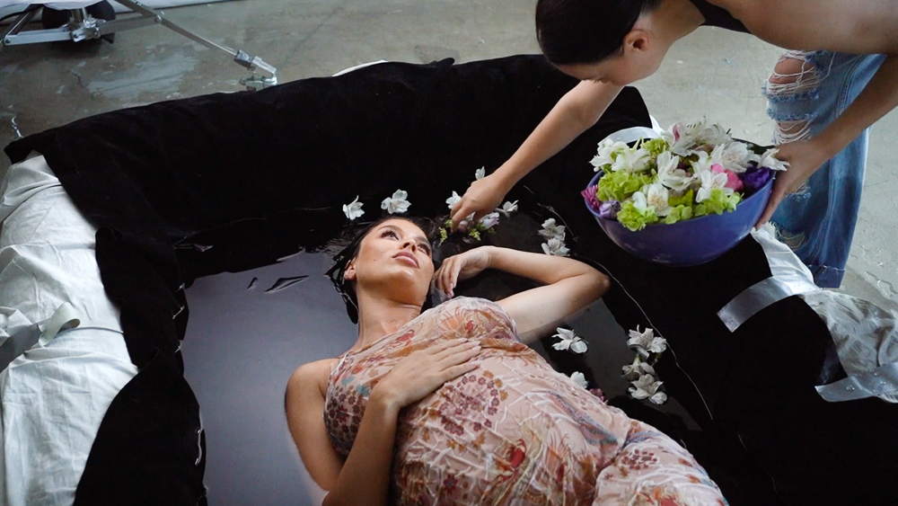 Fresh Flower Bath Maternity Photoshoot using a mini pool - Lola Melani Collective